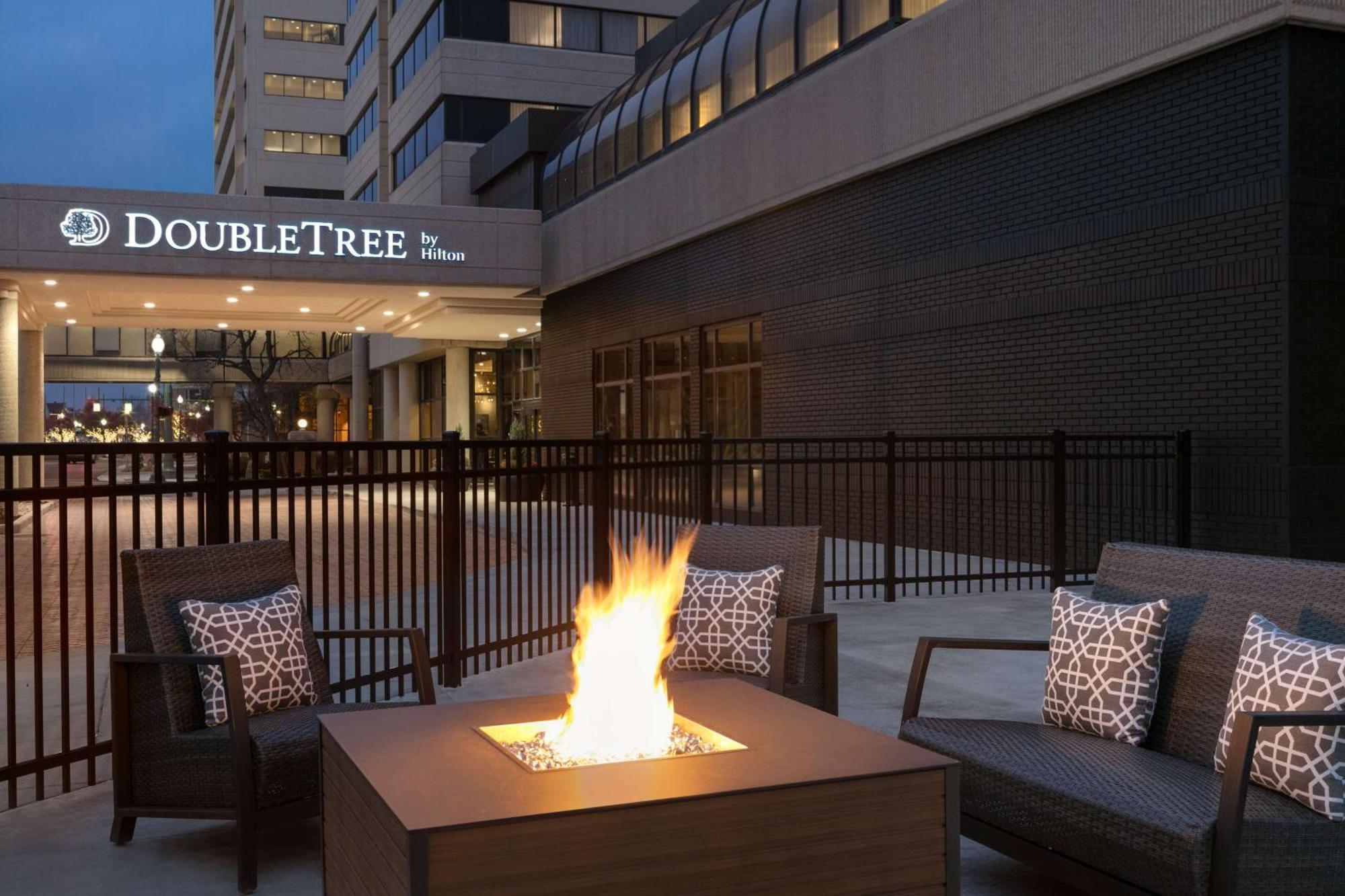 Doubletree By Hilton Canton Downtown Exteriör bild