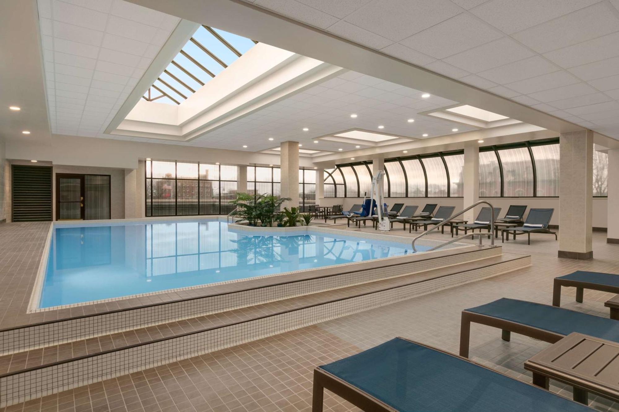 Doubletree By Hilton Canton Downtown Exteriör bild