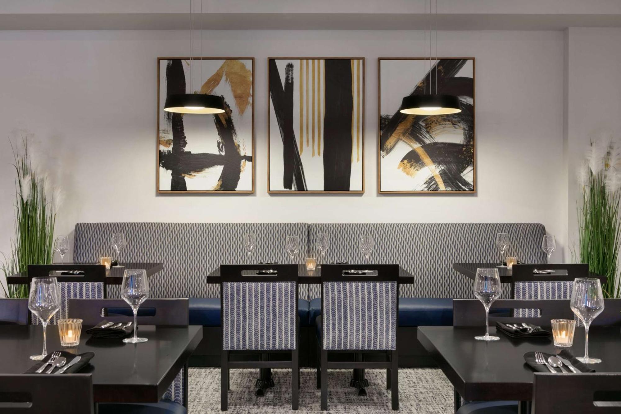 Doubletree By Hilton Canton Downtown Exteriör bild